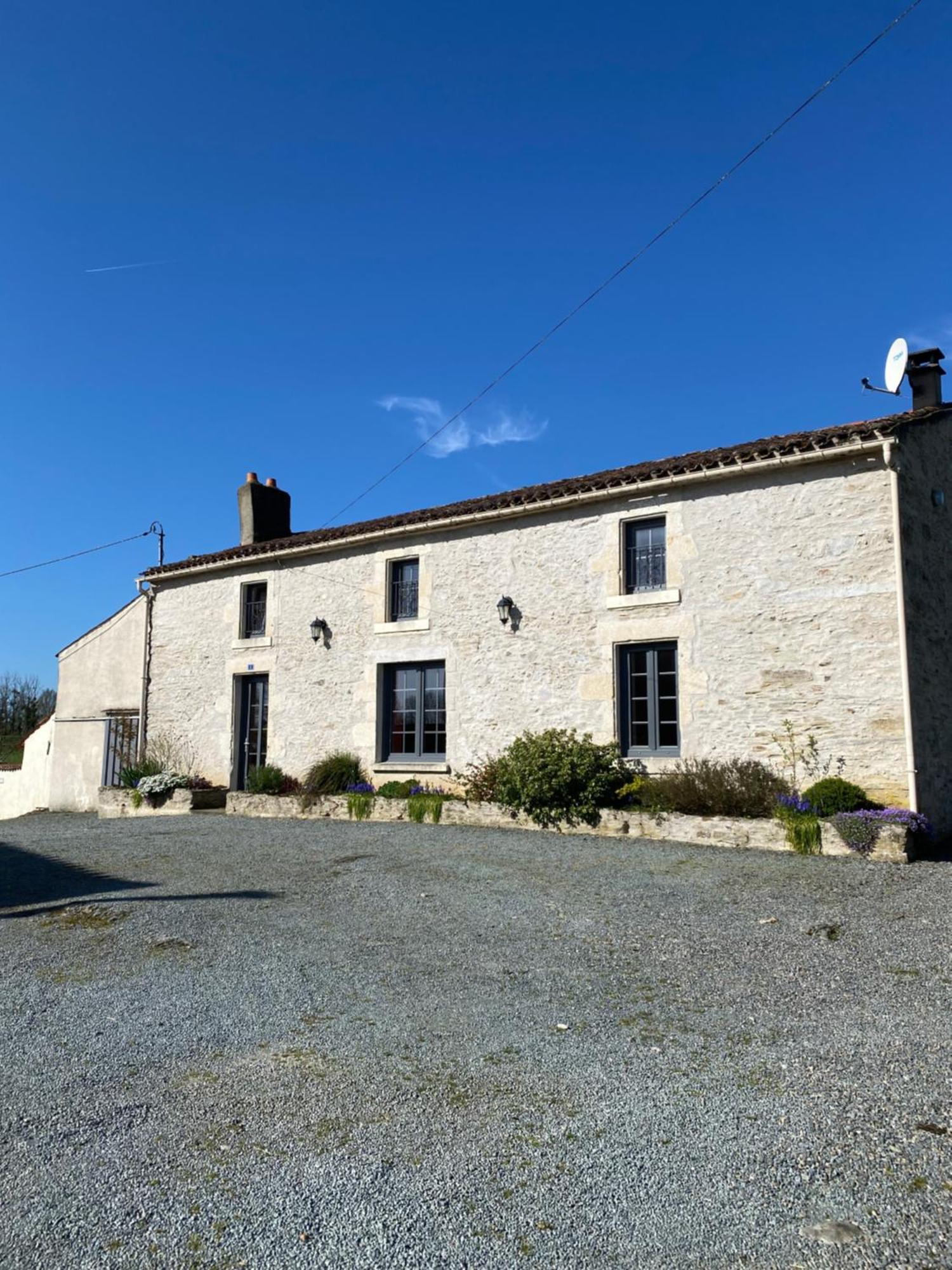 Hostal Les Puvinieres Breuil-Barret Exterior foto